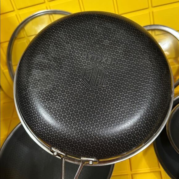HEXCLAD 6 Piece Nonstick Stainless Steel Frying Pan Set 8”, 10” 12” and Wok $600 - Picture 7 of 11